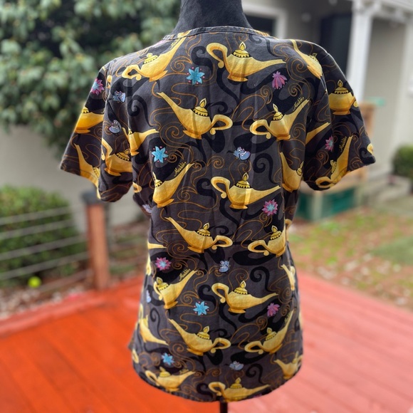 Scrub Top womens size small , used and in excess conditions 🥰 - Picture 4 of 4